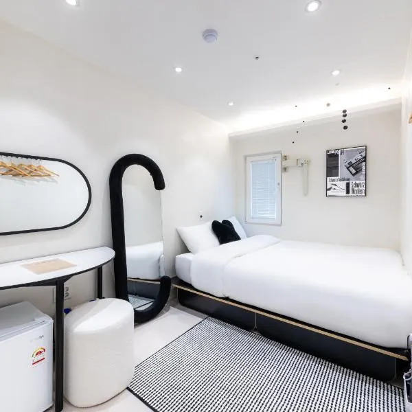 Slowon Hostel 슬로우온 호스텔 홍대, hotel in Seoul