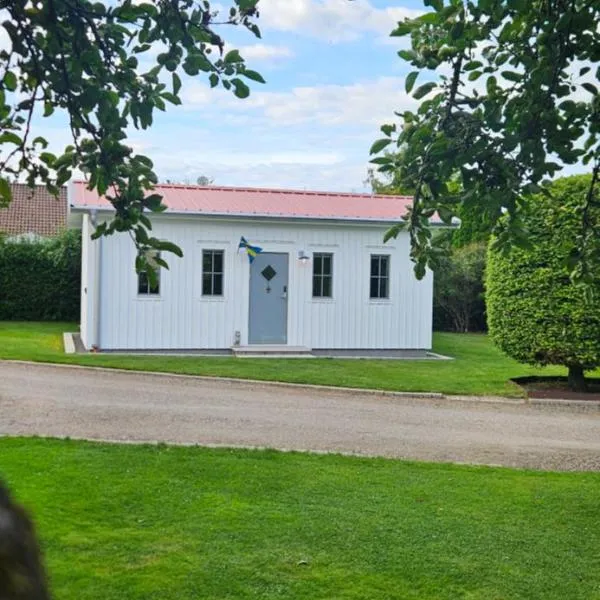 Stuga ,nära centrum och tågstation, hôtel à Falkenberg