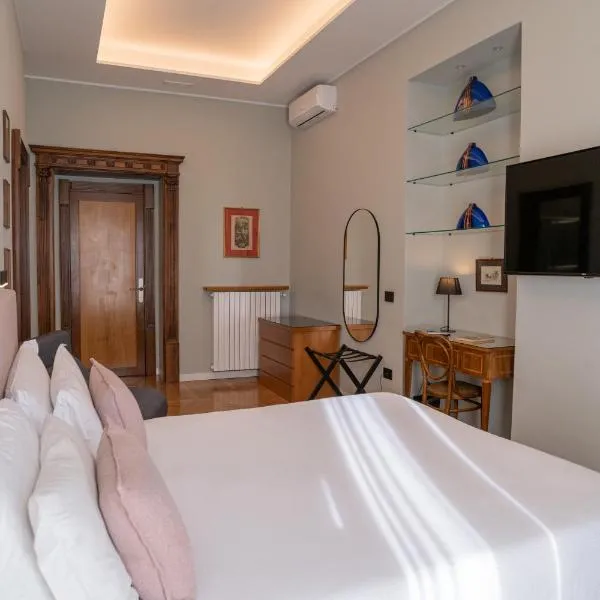 Deluxe Spaccanapoli – hotel w mieście Neapol