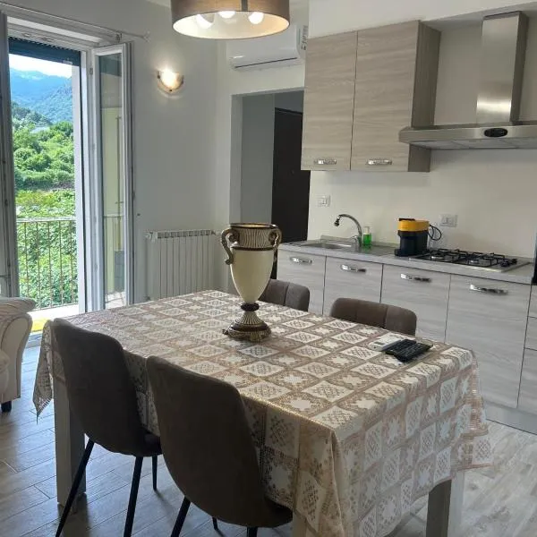 Suite bohemien, ξενοδοχείο σε Omegna