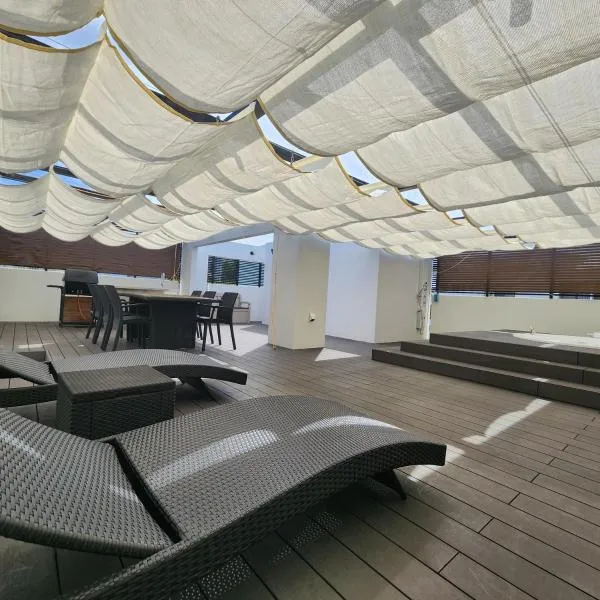 3ベッド3バス ヴィラアパラギ宮古島, ξενοδοχείο σε Miyako Island