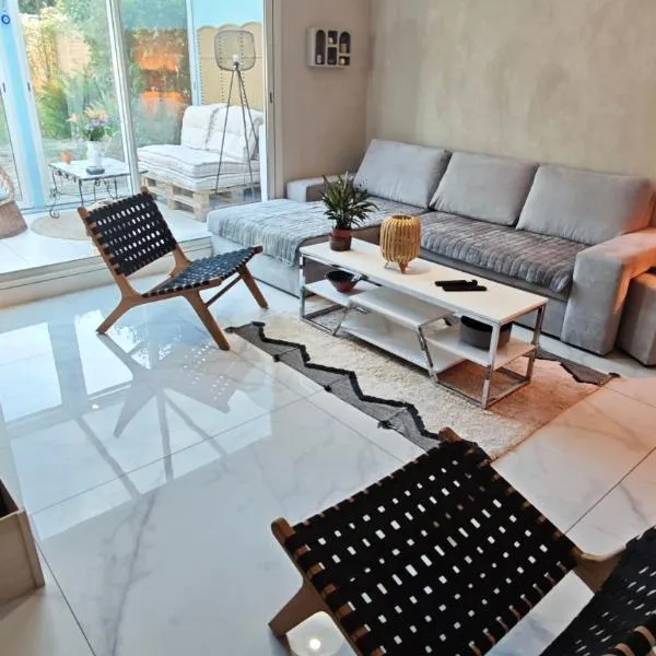 Maison Familiale Déco Vintage Jardin Parking Puy duFou, hôtel à Cholet