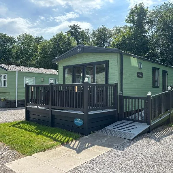 10 Borwick Lakes, Carnforth - En suite - King size bed, Hotel in Carnforth