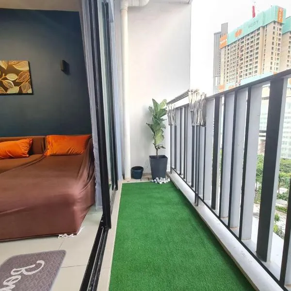 9pax 2R2B FAMILY SUITE, i-CITY, i-SUITE, HYDE, LIBERTY, Beside Theme Park, WIFI 50-55"TV, hotel in Shah Alam