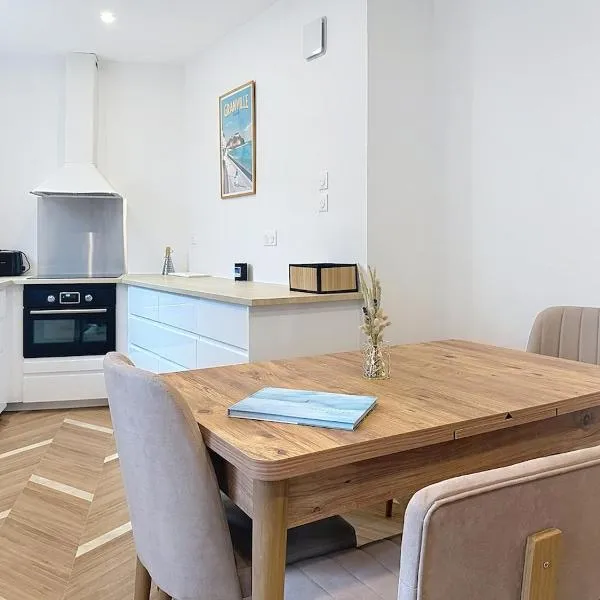 Maison de ville Saint Paul 2 Chambres, hotel in Granville