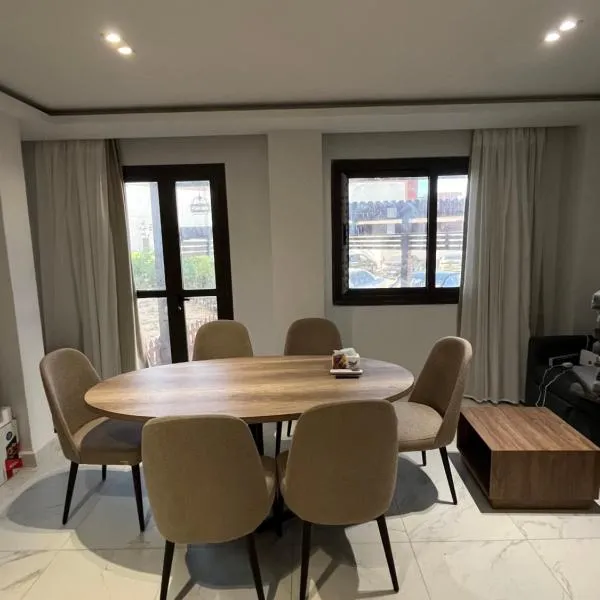 2 BRs Chalet in Helnan Resort with access to the sea and Pools, hotel Port Szaídban