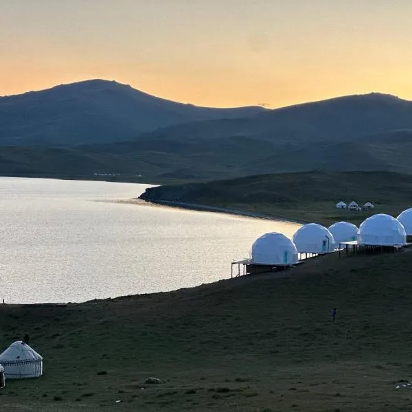 Son-Köl Glamping، فندق في Song-Kul