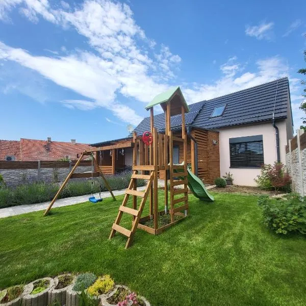 Ubytování Ve dvorku, hotel in Uherčice