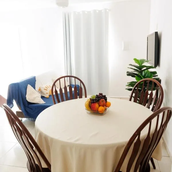 Floripa - MoçamBlue - Casa 2 quartos, 1 km da Reserva Nacional de Surf, perfeita para famílias ou casais, Wi-Fi, garagem e sossego Praia do Moçambique, hotel en Florianópolis