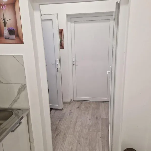 Studio apartment Klarić, hotel v destinaci Nova Gradiška