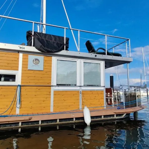 ÖKO Budget Hausboot Retreat Mondschein, отель в Штральзунде