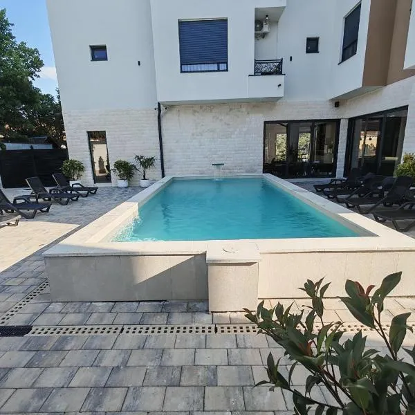 POOL RESORT Vila Lena - Lux residence apartman 1, Hotel in Vrdnik