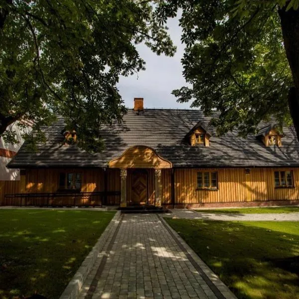 Dworek Modrzewiowy, hotel Kraśnikban