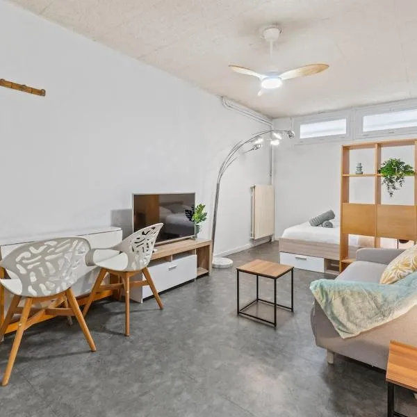 Charmant appartement St Charles, Hotel in Marseille