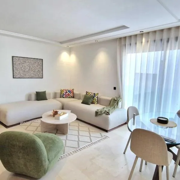 Studio design avec balcon & vue, Quartier Princess, hotel in Casablanca