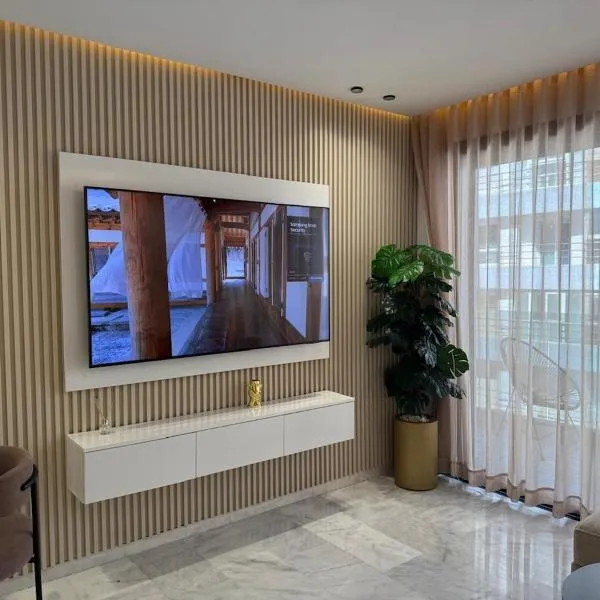 Stylish Apartment with a seaview 9, ξενοδοχείο στην Καζαμπλάνκα