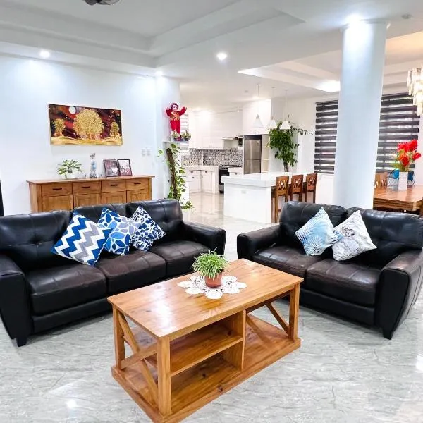 Taylors Plantacion Resort- Grande Ground Floor, hotel in Tangaro