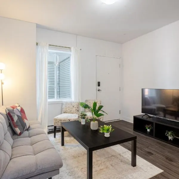 Luxurious 4 BR Suite in Griffintown, hotel in Montreal