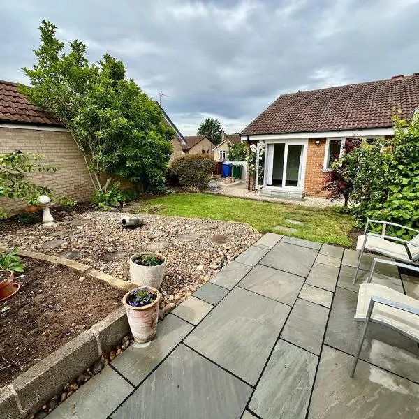 Cosy bungalow Branton Doncaster near Yorkshire wildlife park and doncaster centre โรงแรมในCantley