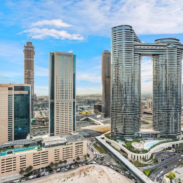 FIRST CLASS 2BR Stylish Skyview Downtown, Dubai