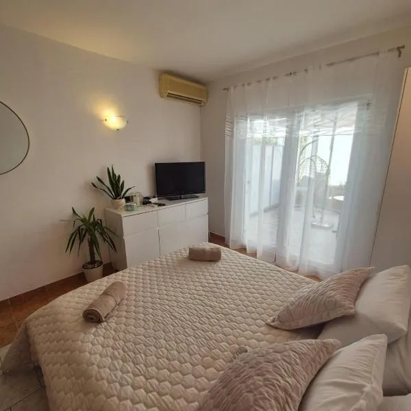 Studio Apartman Bubi, hotel v destinaci Nečujam