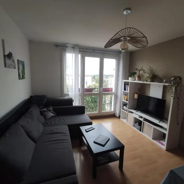 Appartement lumineux proche gare RER, hotel v destinaci Brétigny-sur-Orge