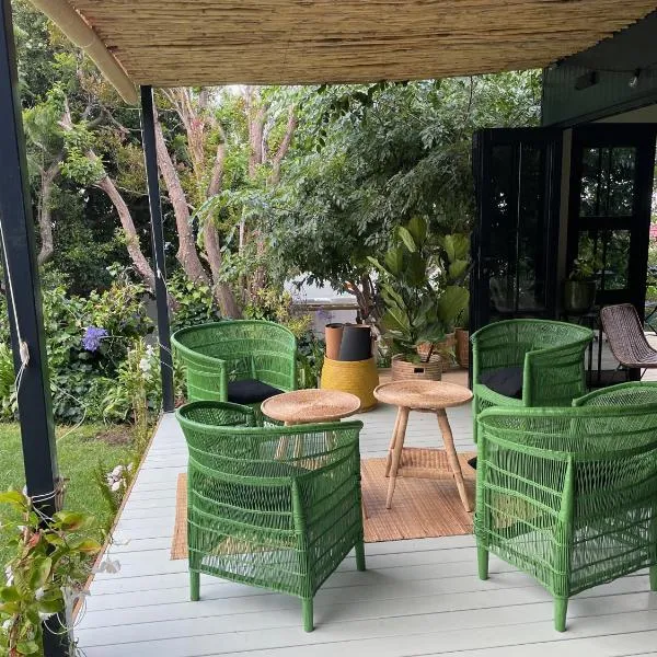 InAweStays Holiday Homes, hotel in Cape Town