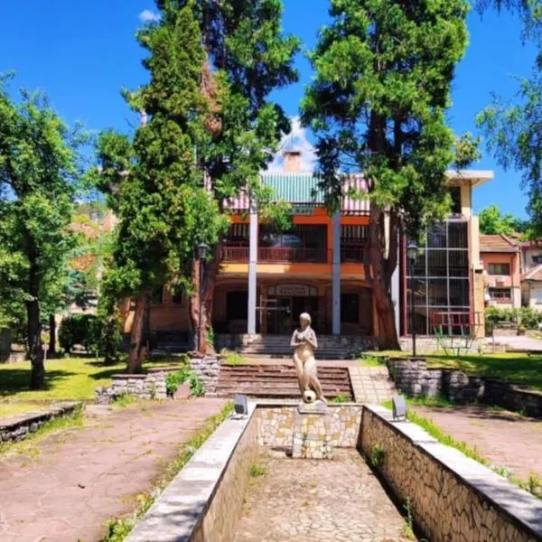 Семеен хотел МАКСИМ, hotel en Teteven