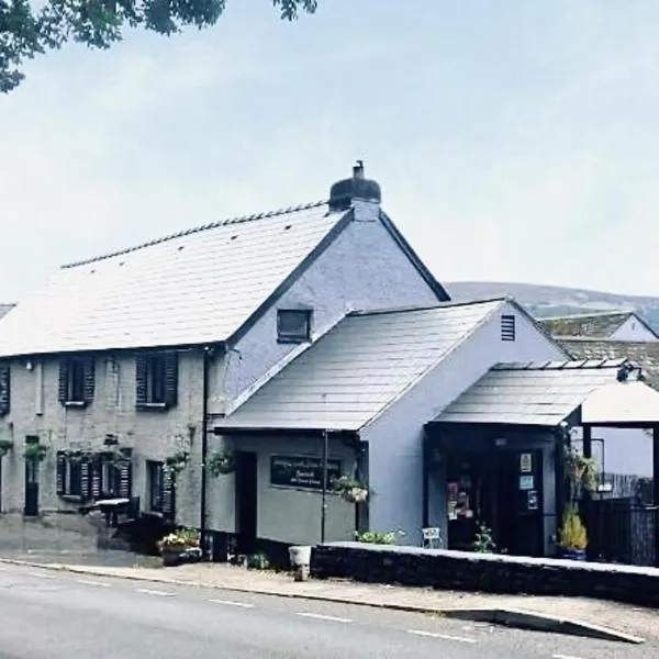 Roadhouse Llanwenarth，位于阿伯加文尼的酒店