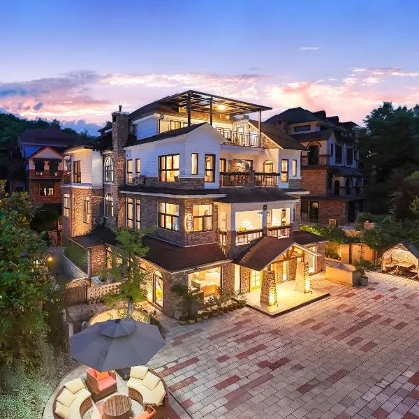 Chongqing Xiannv Mount Peach Blossom Spring Homest, hotel in Wulong