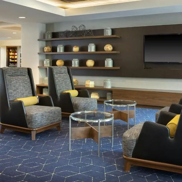コートヤード バイ マリオット トラバース シティ（Courtyard by Marriott Traverse City）、トラバースシティのホテル