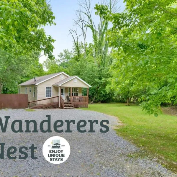 Wanderers Nest with a hot tub, hotel din Chattanooga