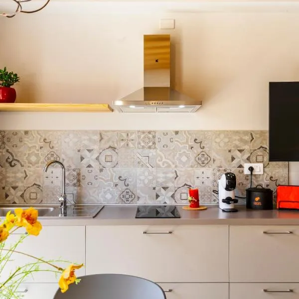 Garden apartment, wifi and private parking, hotel v destinaci Porto SantʼElpidio