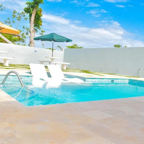 Coral House - Luxury 3BR Villa - Private Pool - 30 min from MBJ Airport!، فندق في فالماوث