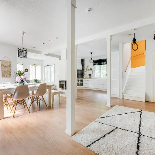 Come in! "Pirkkala" Spacious city Family Villa near Lake & Airport, hotel in Pirkkala