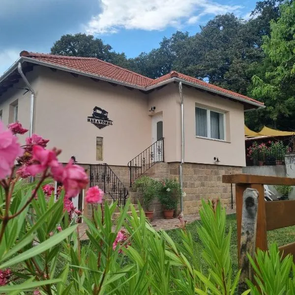 Ház a tónál Noszvaj, hotel v destinaci Noszvaj