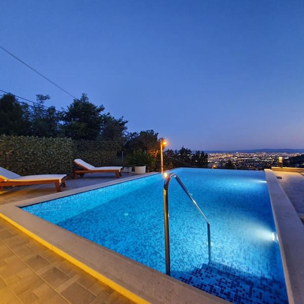 Home DESPACITO in Klis, Split - private heated pool, Odža