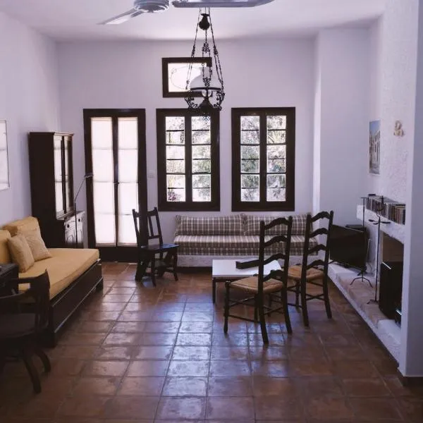 - Kioupi - 2 bedroom elegant and stylish house, hotel in Sounio
