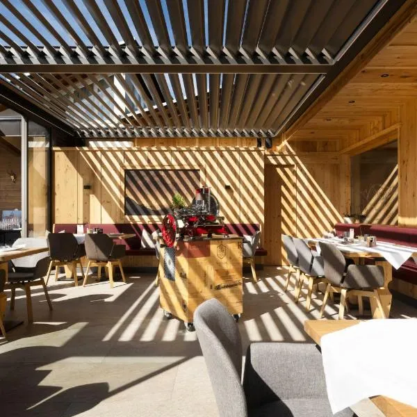 Viesnīca Hotel Alpenstolz - Culinary Hideaway Stubai pilsētā Mīdersa