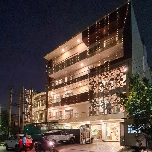 Hotel Golf View Sakura & Suites, хотел в Гургаон