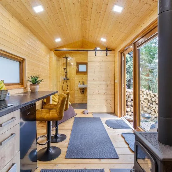 Glamping - Maringotka u Tobíka, hotel in Oslovice