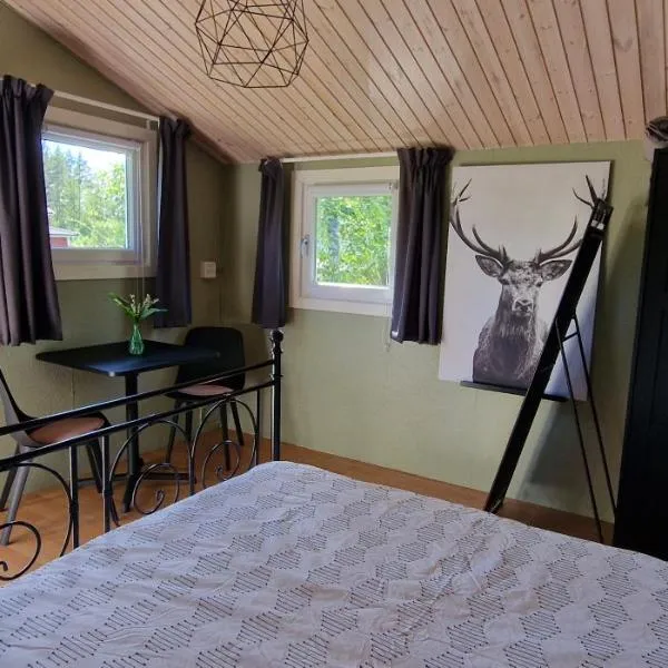 Cosy private cottage with stunning view, hotel in Sunne