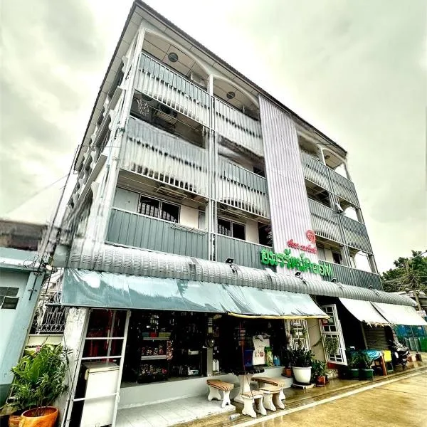 อมรรัตน์Room, hotel v destinaci Pathum Thani