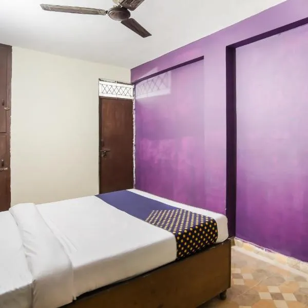 SPOT ON Hotel Harry's 1 Near Select Citywalk Mall，位于新德里的酒店