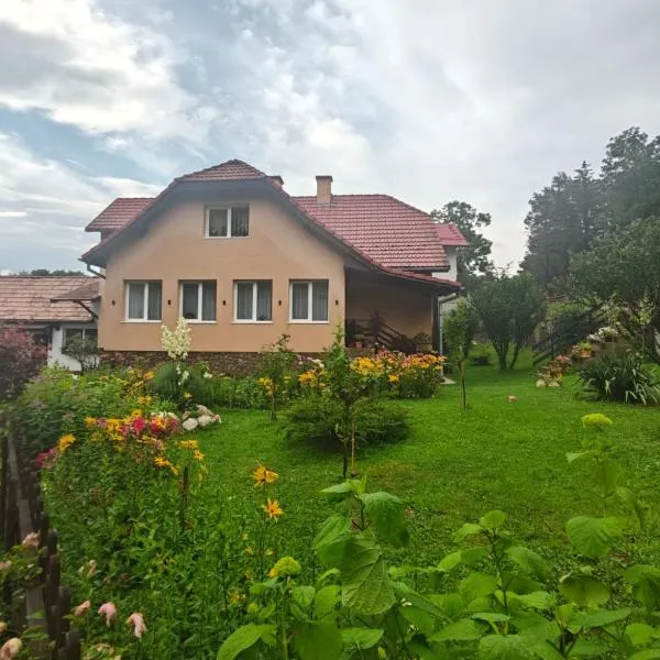 căsuța de lângă castel bran, hôtel à Bran