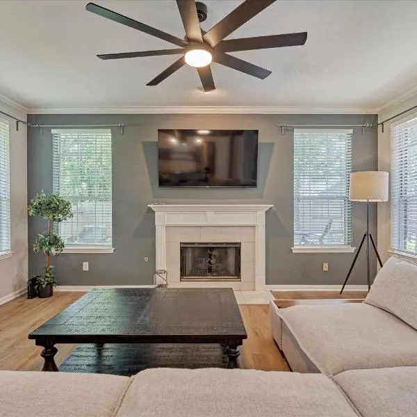 Woodlands Grand 3BR Cozy House, hôtel à The Woodlands