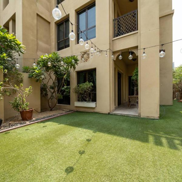 Stylish Old Town 1 Bed Plus Maids with Private Garden, Dubai