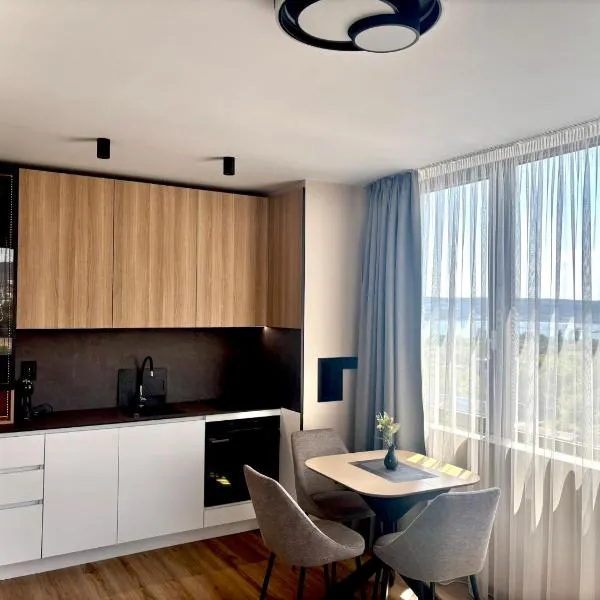 1BR Luxury apartment with sea view and parking space, ξενοδοχείο στη Βάρνα