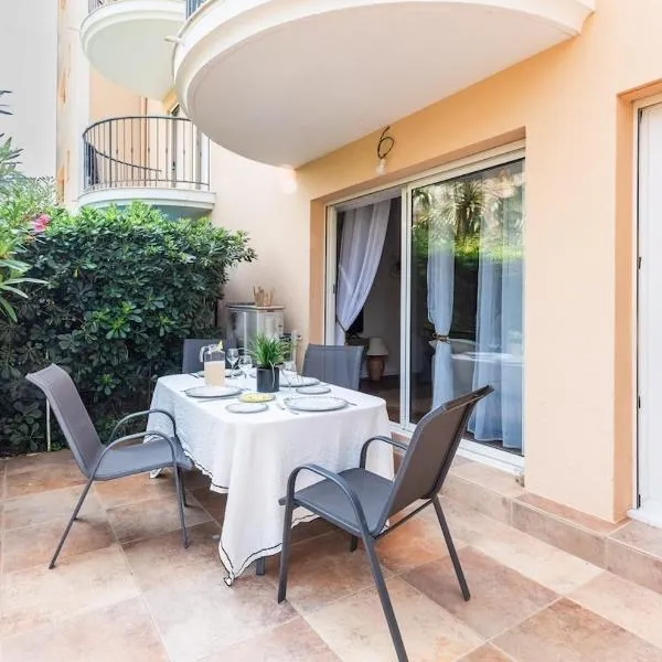 Saint Raphael appartement 4 étoiles neuf en rez de jardin privatif, khách sạn ở Saint-Raphaël