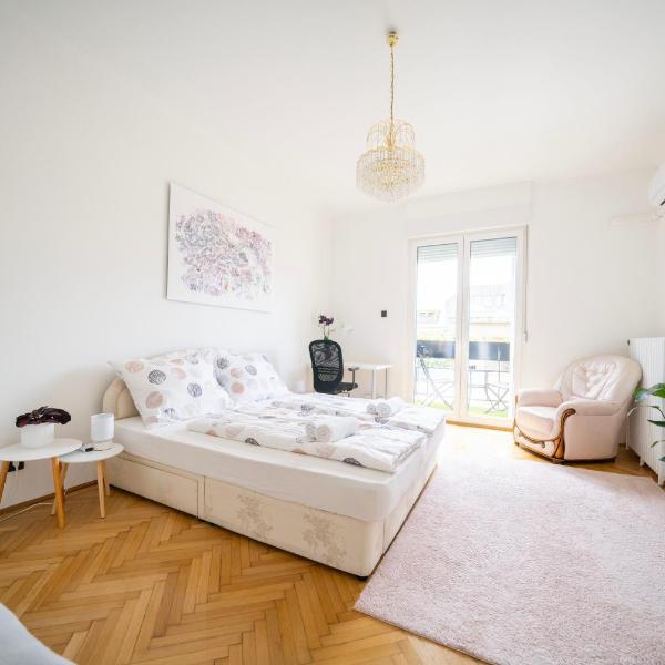 Pozsonyi Street 3BR, Balcony Family Retreat, Budapest
